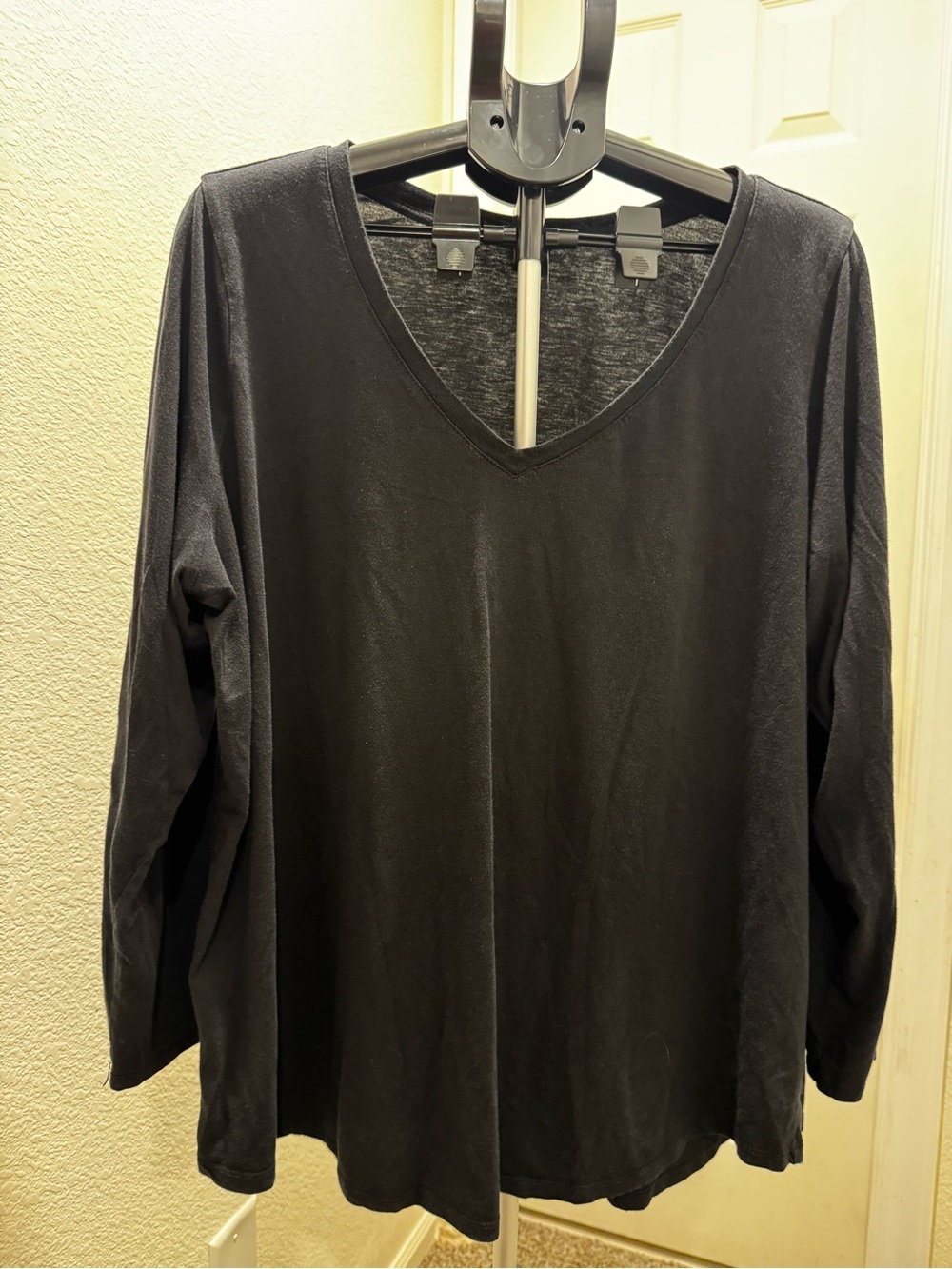 🖤 Torrid | Black V-Neck Long Sleeve Tee